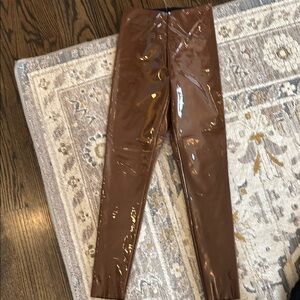 Commando brown patent leather leggings